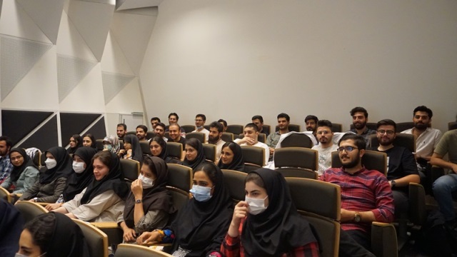 برگزاری کنفرانس علمی با حضور دانشجویان داروسازی دانشگاه کرج  در شرکت تهران دارو